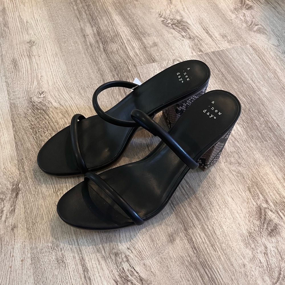 SALE ‼️ A New Day Black Two Strap Snakeskin Chunky Heel Sandals - Picture 4 of 7